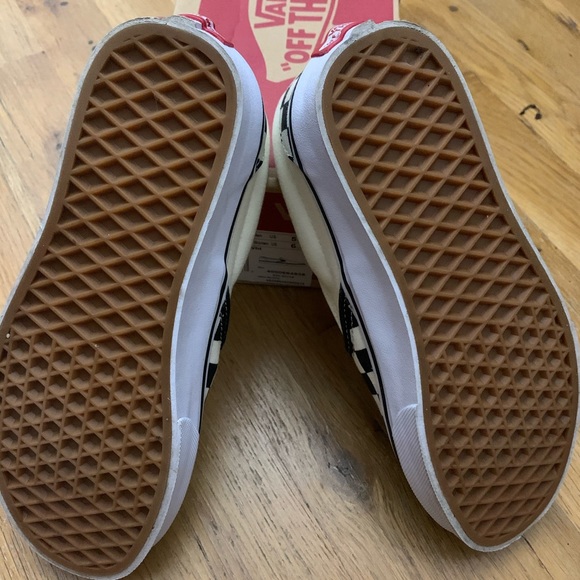 Checkered slip-on Vans - Men Size 5/Women size 7 - Picture 3 of 3